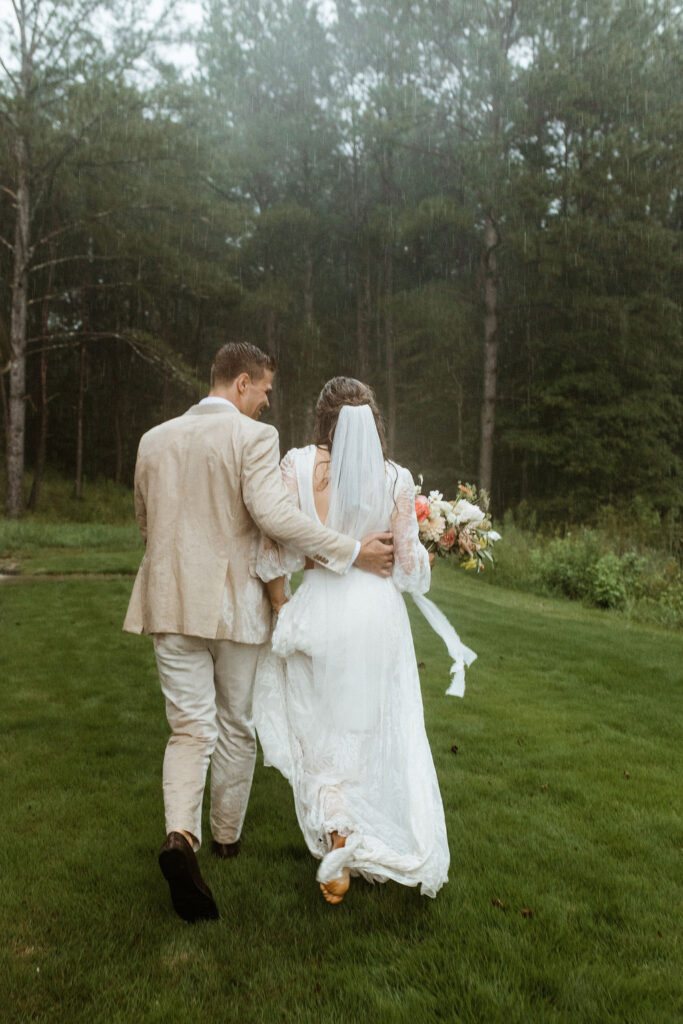 Rockhurst Farm wedding portraits in the rain