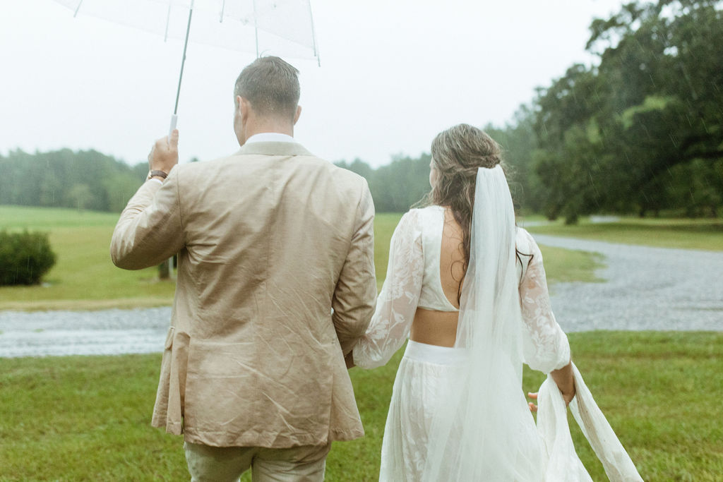 Rockhurst Farm wedding portraits in the rain