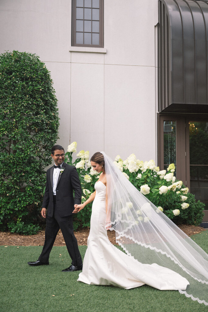 Birmingham, Alabama wedding portraits outside