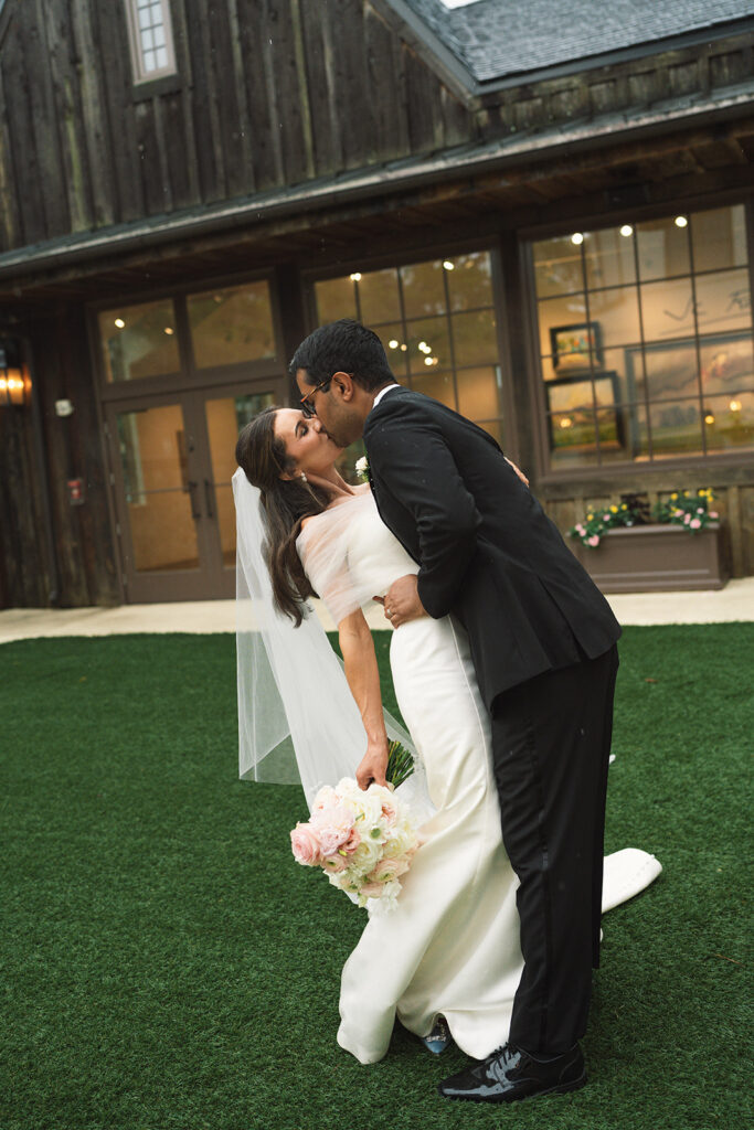 Birmingham, Alabama wedding portraits outside