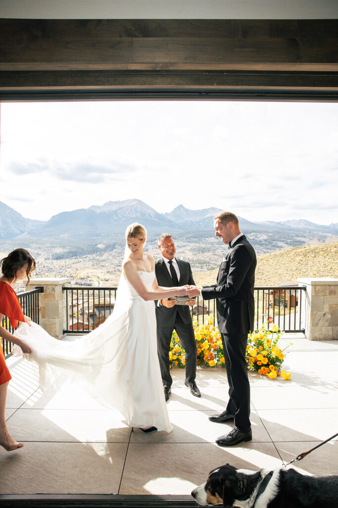 A Silverthorne wedding ceremony with Colorado mountain views