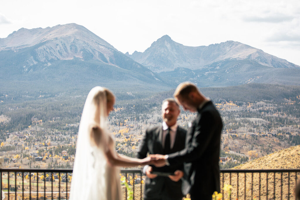 A Silverthorne wedding ceremony with Colorado mountain views