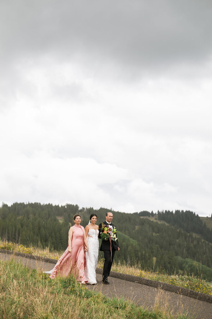 A rainy Vail Mountain wedding ceremony in Colorado