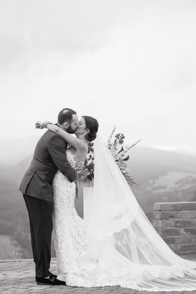 A rainy Vail Mountain wedding ceremony in Colorado
